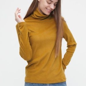 Uniqlo HEATTECH Fleece Turtleneck Long-Sleeve T-shirt